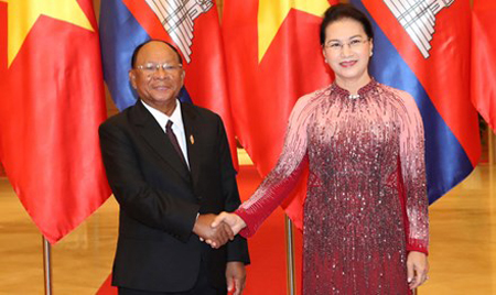 Chủ tịch Quốc hội Nguyễn Thị Kim Ngân và Chủ tịch Quốc hội Campuchia Heng Samrin tại Hà Nội ngày 23/6.